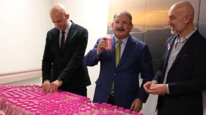 Antalya'da "Meme Kanseri" farkındalık etkinliği düzenlendi