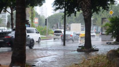 Antalya’da yollar göle döndü