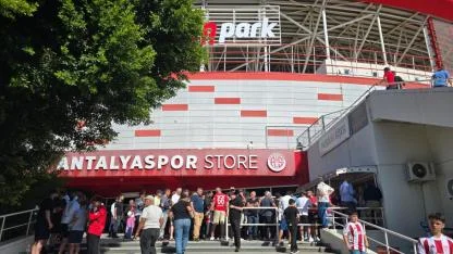 Antalyalılar ‘07TL’lik biletlere akın etti