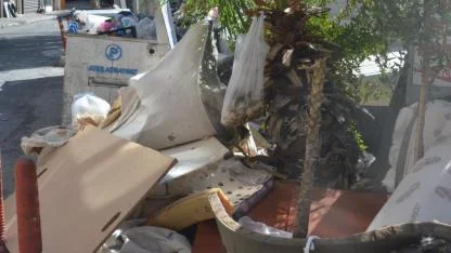 Antalya’nın en işlek caddesi çöplerle dolu