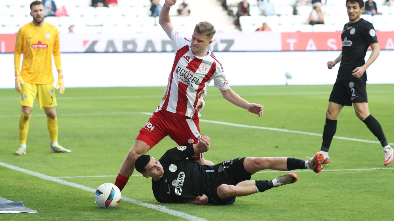 Antalyaspor taraftarı önünde 3 puan arıyor