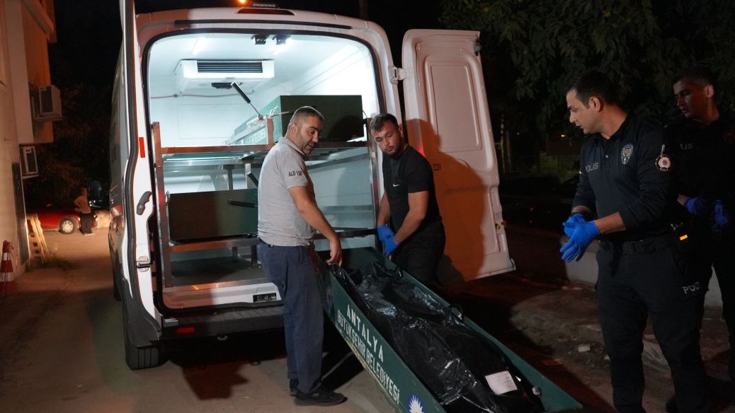 Avukat evinde ölü bulundu