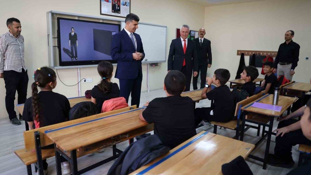 Başkan Vekili Şener: &quot;Eğitim, geleceğimizin en önemli yatırımıdır&quot;