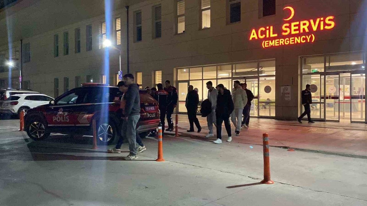 Burdur’da yaklaşık 50 öğrenci zehirlenme şüphesiyle hastanelik oldu