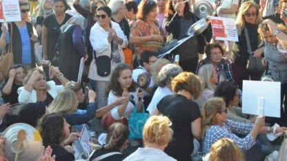 CHP Antalya Kadın Kolları'ndan "Yoksulluğa Boyun Eğmeyeceğiz" eylemi