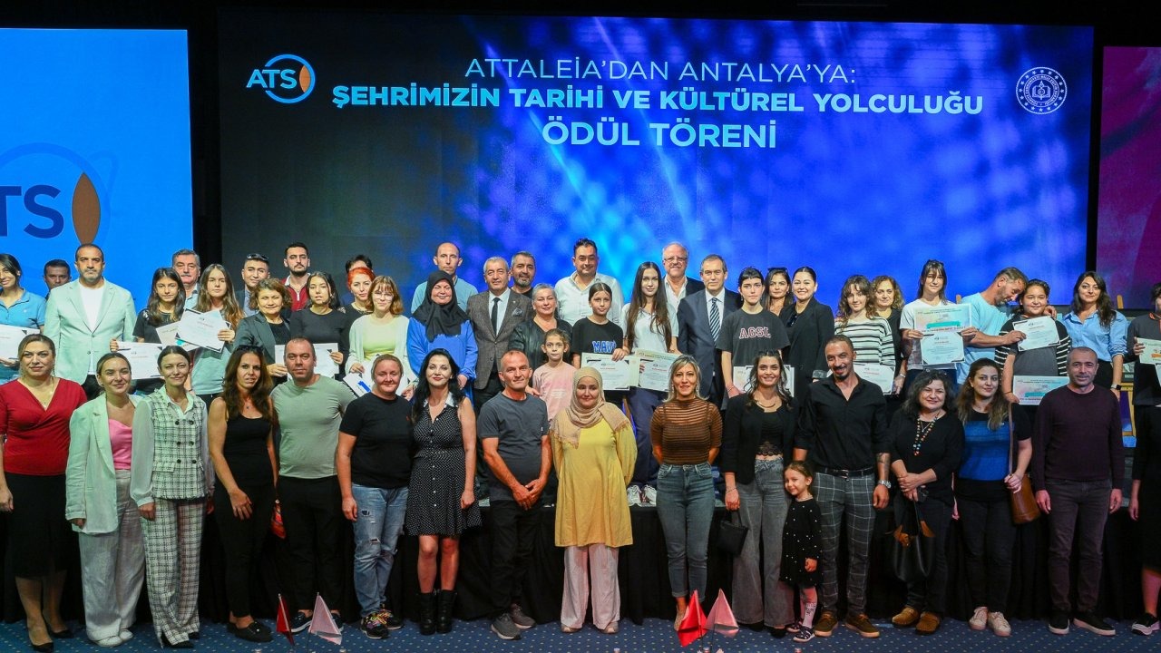 'Cumhuriyetin geleceği gençlerimizle güvende'