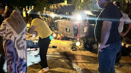 Devrilen traktörün altında kalan sürücü hayatını kaybetti