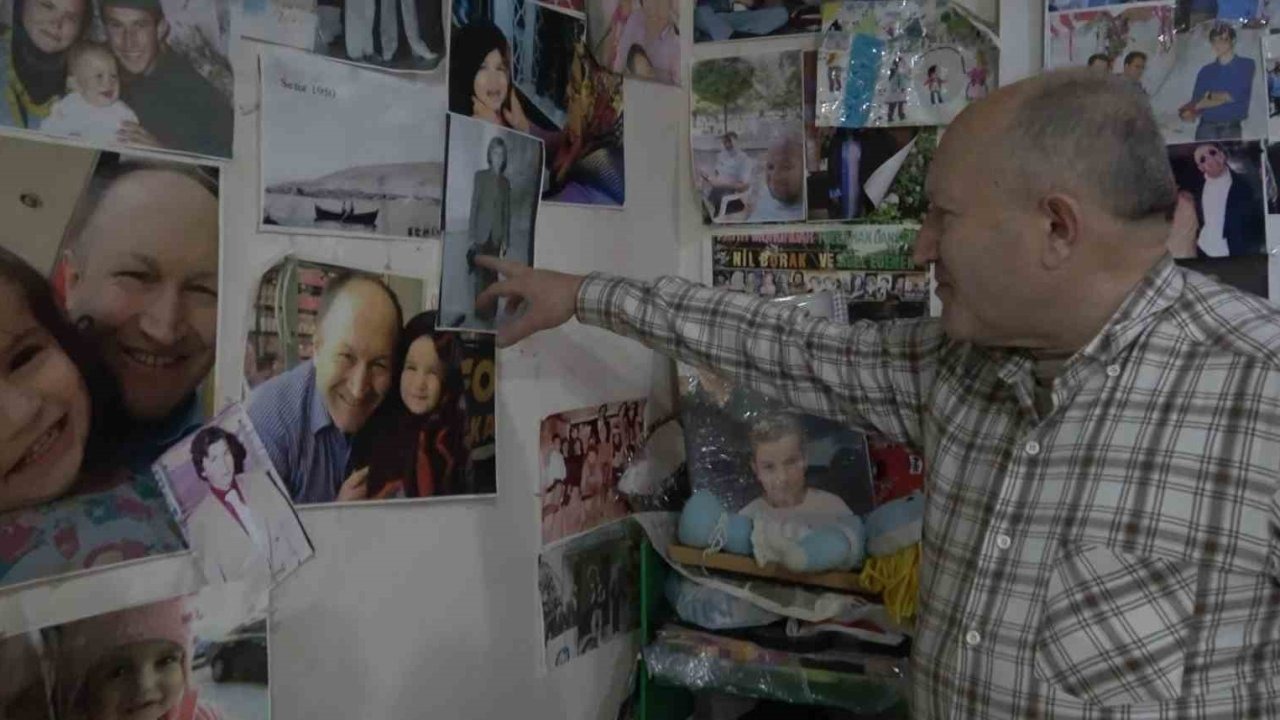 Doğduğu 7 bin nüfuslu kasabanın neredeyse tüm sakinlerinin fotoğraflarını çekip arşivledi