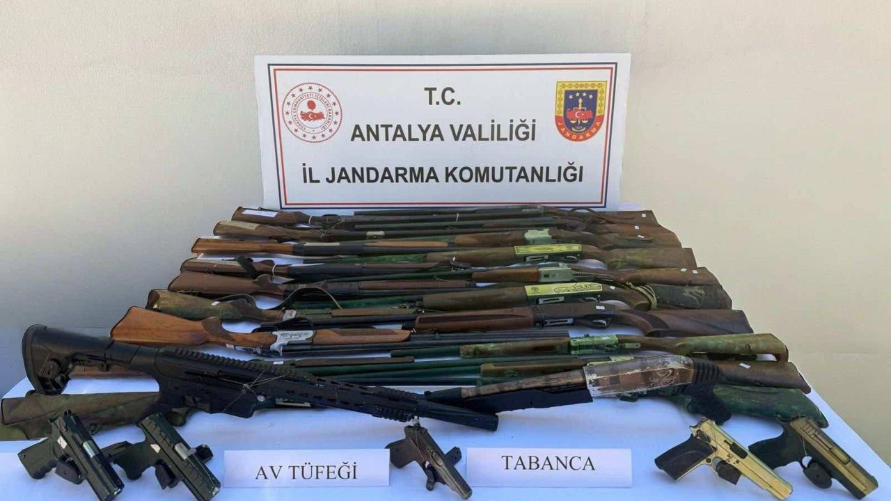 Elmalı&#039;da ruhsatsız silah operasyonu
