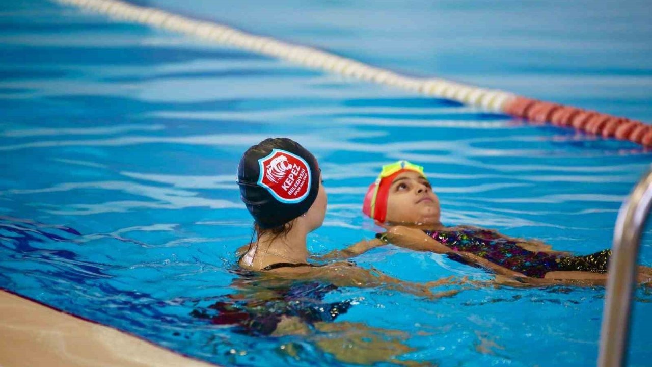 Kepez’de yüzme keyfi kışın da devam ediyor