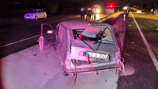 Kontrolden çıkan otomobil karşı şeride geçerek yolcu otobüsüne çarptı: 1 ölü
