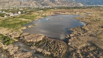 Kuraklığın etkisiyle çölü aratmaz hale geldi