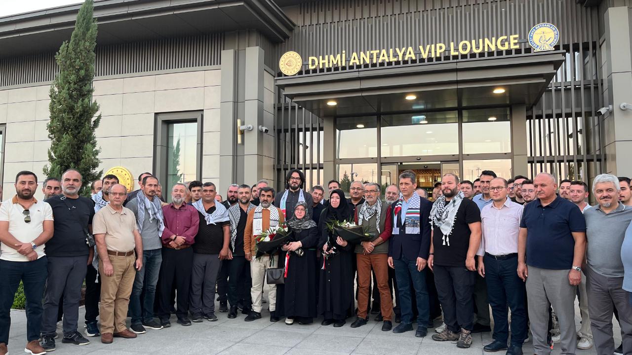 Küresel Sumud Filosu&#039;nda bulunan aktivistler Antalya&#039;da karşılandı