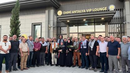 Küresel Sumud Filosu'nda bulunan aktivistler Antalya'da karşılandı