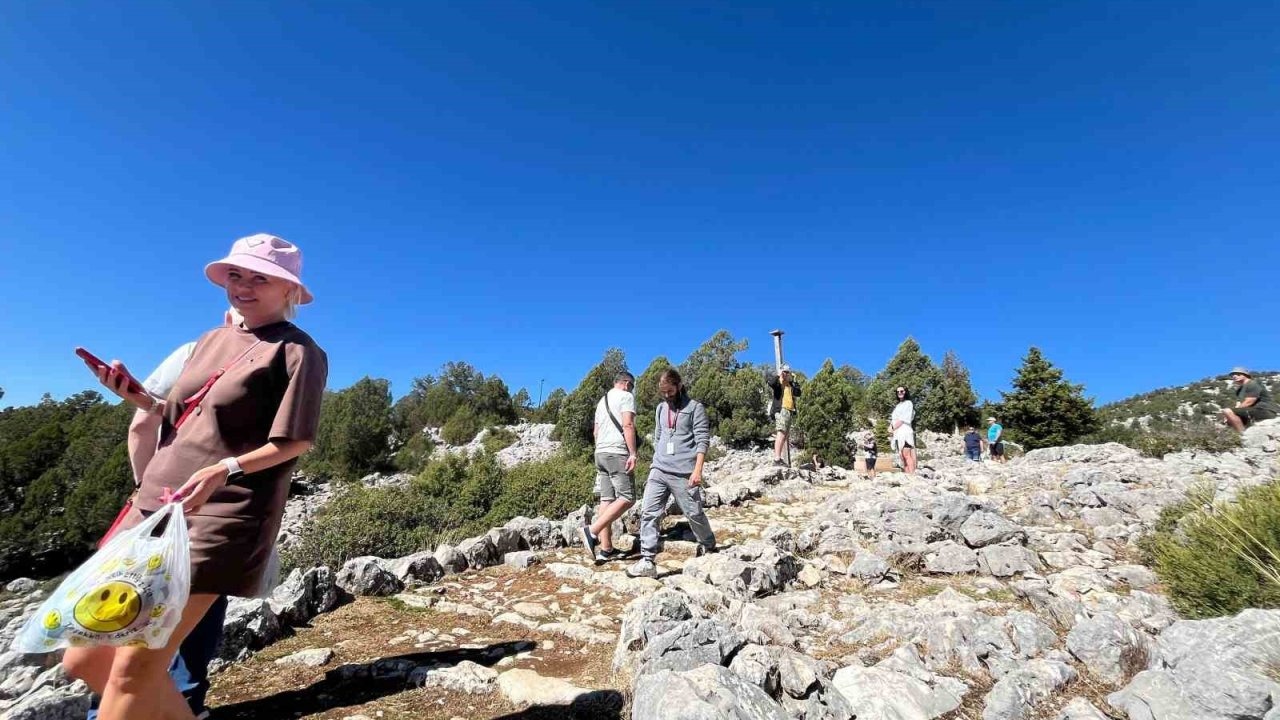 Litvanyalı turistler tarihi köye hayran kaldı