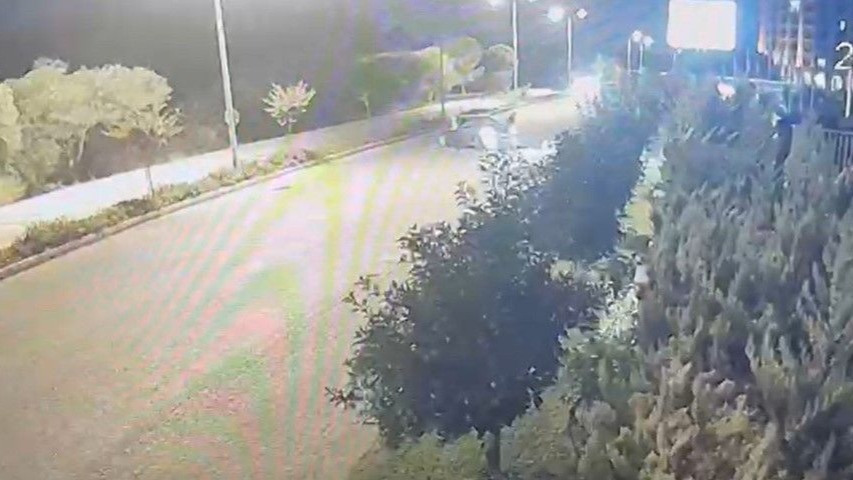 Manavgat’ta motosiklet ’U’ dönüşü yapan otomobile çarptı: 1 yaralı
