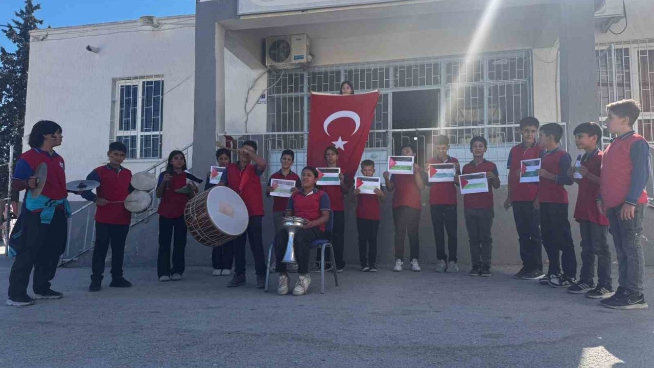 Mut’lu öğrencilerden Filistin’e destek