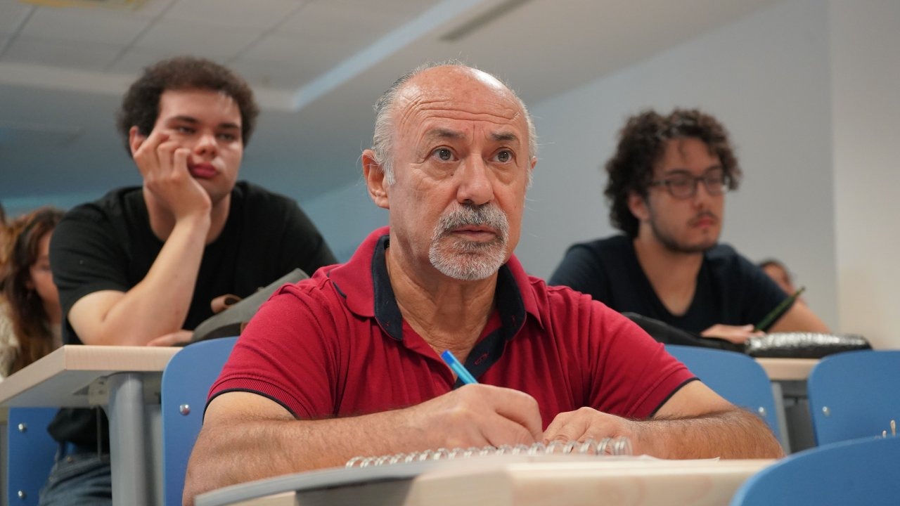 Okumanın yaşı yok! 63 yaşında üniversite öğrencisi