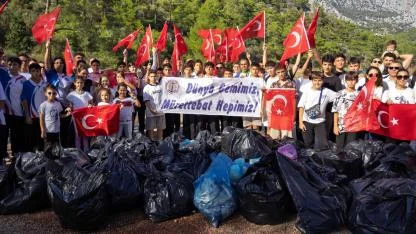 Turistler bile onlara katıldı! Antalya’nın çevre gönüllüleri örnek oluyor