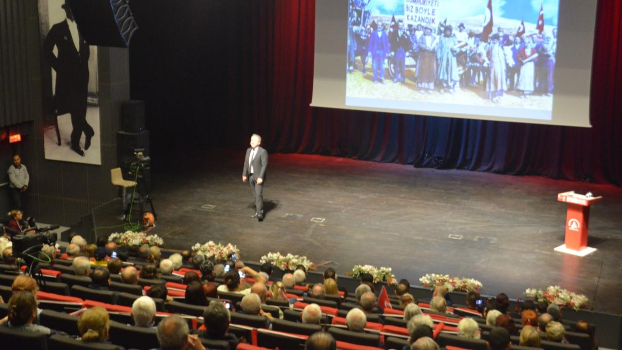 Sinan Meydan Muratpaşa’da Cumhuriyet’i anlattı