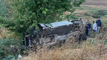 Takla atıp şarampole devrilen otomobilin sürücüsü hayatını kaybetti