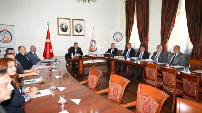 Vali Şahin, Kızılarık krizini çözmek için tarafları aynı masada buluşturdu