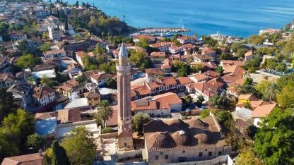 Yaz bitti ama Antalya durmadı
