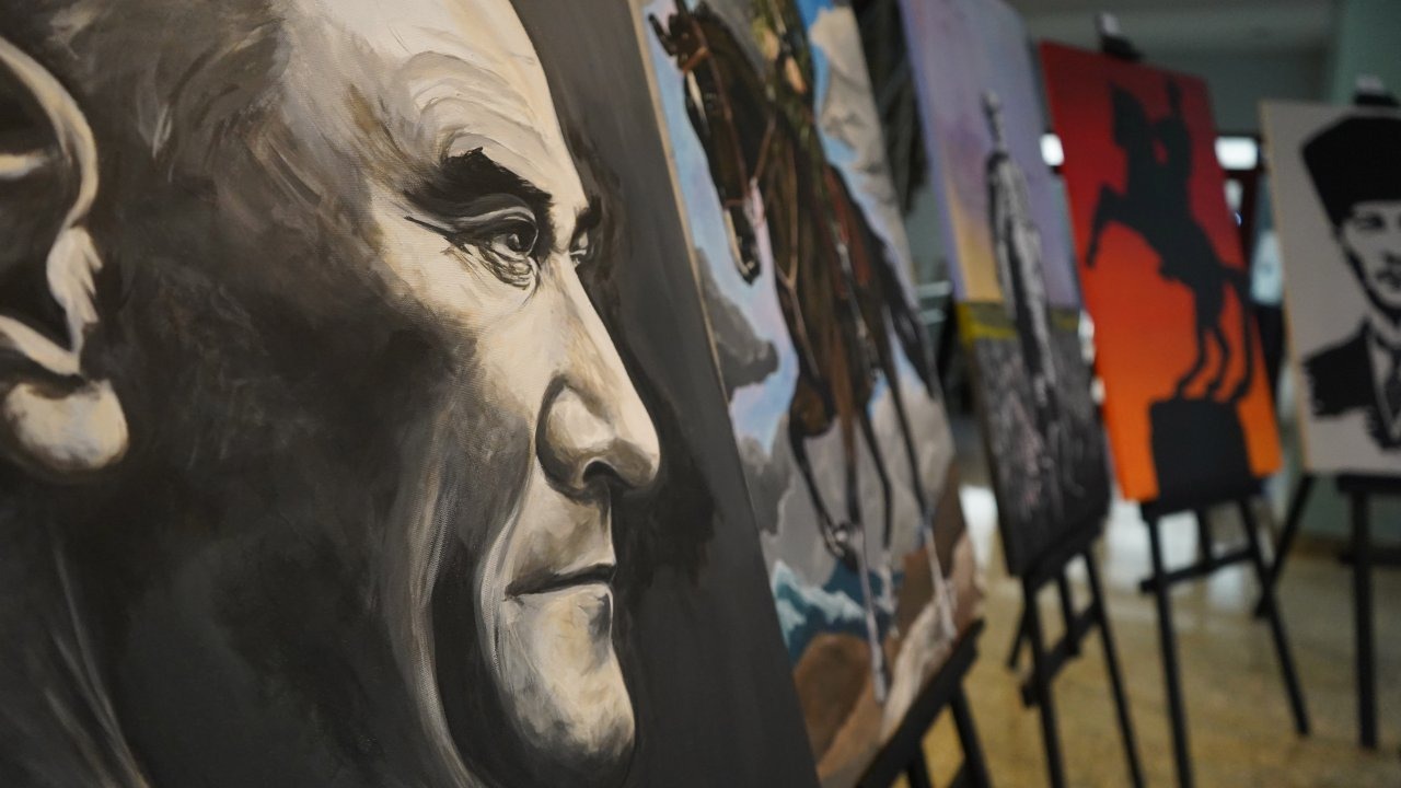 &#039;10 Kasım Senin Saatin Durmaz&#039; sergisi AKM&#039;de