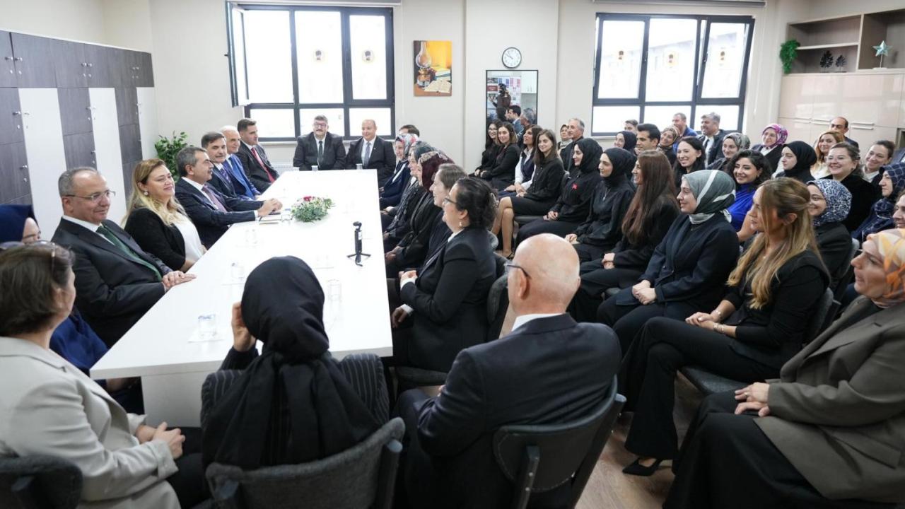 24 Kasım Öğretmenler Günü bu yıl &quot;Hatıran Yeter&quot; temasıyla kutlanacak