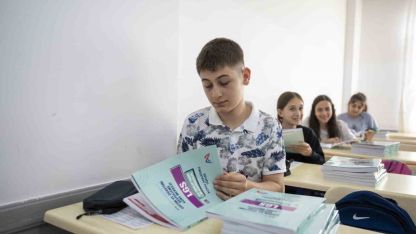 Mersin’de 5 bin öğrenciye ücretsiz kaynak kitap dağıtıldı