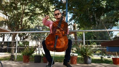 Antalya -Görme engelli müzik öğretmeninden hastalara ‘ritim ve şarkılı terapi’