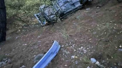 Uçuruma yuvarlanan araçtaki vatandaşı AFAD ekipleri çıkardı