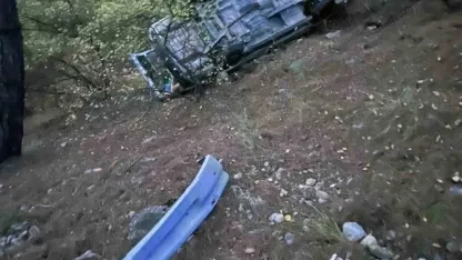 Uçuruma yuvarlanan araçtaki vatandaşı AFAD ekipleri çıkardı