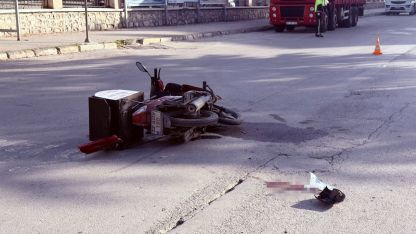 Motosikletle otomobil çarpıştı: 1 yaralı