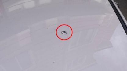 Yorgun mermi otomobilin tavanını deldi