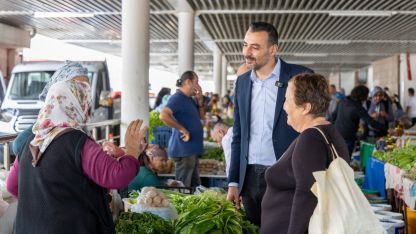 Başkan Vekili Çiçek, esnaf ve vatandaşlarla buluştu