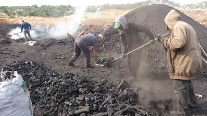 Torosların eteğinde zorlu ’kömür’ mesaisi