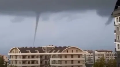 Antalya’da oluşan hortum kameraya yansıdı