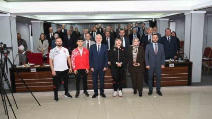 Başkan Başdeğirmen, başarılı sporcuları ödüllendirdi