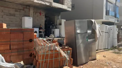 Arsalarını müteahhide verdiler, bitmesini beklemeden inşaata yerleştiler