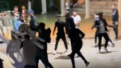 Antalya’da düğünde çıkan kavgada sandalyeler havada uçuştu, ortalık savaş alanına döndü