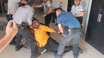 Yangın tahliyesinde hasta ve yakını rolündeki hastane çalışanlarından ’Oscar’lık performans