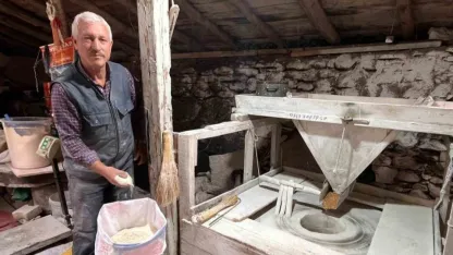 Muğla’da 300 yıllık su değirmeni hala çarklarını döndürüyor