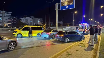Manavgat’ta otomobil ile ticari taksi çarpıştı: 2 yaralı
