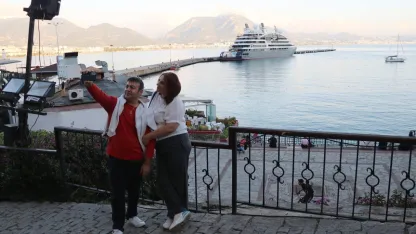 Fransız turistler, lüks yolcu gemisi ile Alanya'ya geldi