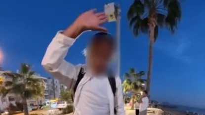 Bankta köpeğiyle oturan yerleşik yabancı kız çocuğu hayatının şokunu yaşadı