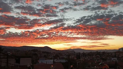 Gökyüzünde kızıl şölen