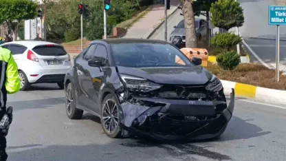 Kırmızı ışık ihlali kaza yaptırdı