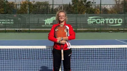 Antalyalı 16 yaşındaki tenisçi Zeynepsu, Tokyo Olimpiyatları için milli formayı giydi