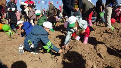 Burdur’da "Geleceğe nefes insanlığa nefes" diyerek 13 bin fidan toprakla buluşturuldu